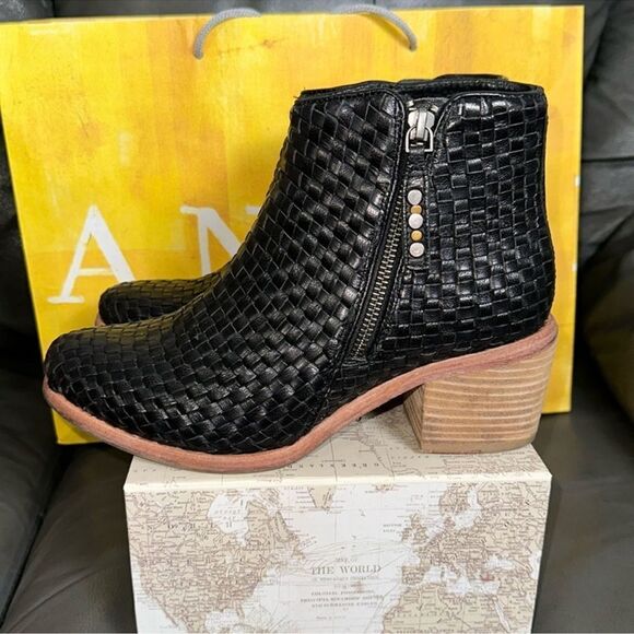 Anthro Kelsi Dagger 8.5 Black Criss Cross Leather Stack Block Heel Ankle Booties - Picture 1 of 10
